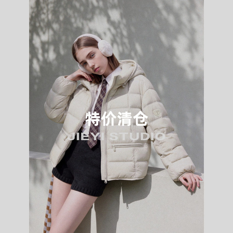 特价「冬日雪境」90%白鸭绒轻盈保暖连帽羽绒服心形压胶短宽外套