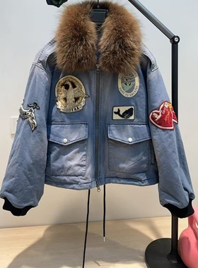 晴乌丫2025冬款「奇幻都市」奇幻徽章A2空军棉夹克UY25442A149175