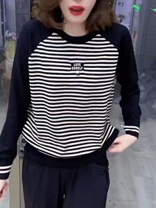 大码女装秋冬时尚新款圆领条纹贴标针织小衫长袖毛衣LOVE字母上衣