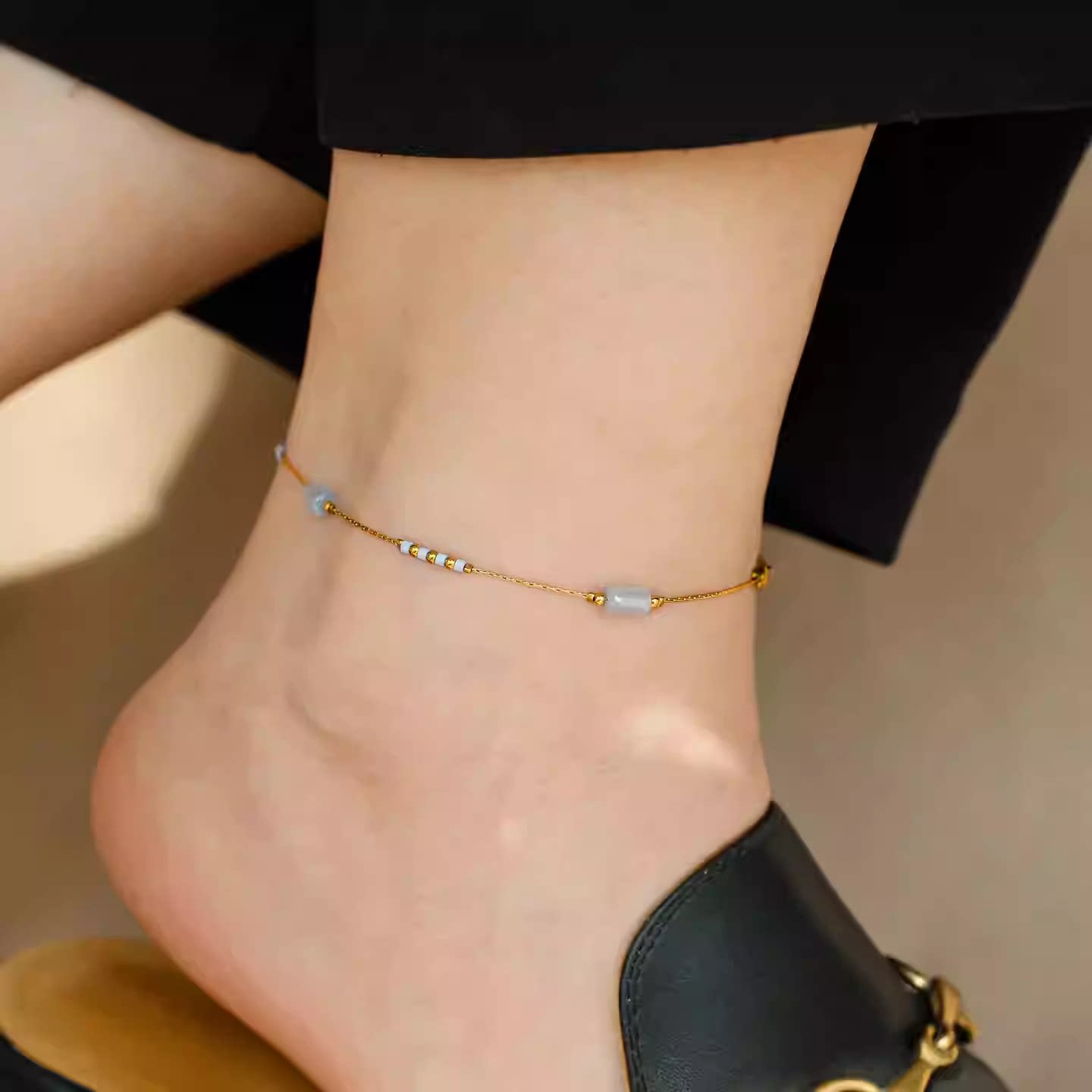 不掉色~轻奢进口显白浅蓝米珠脚链女金色脚饰小众设计高级感礼物