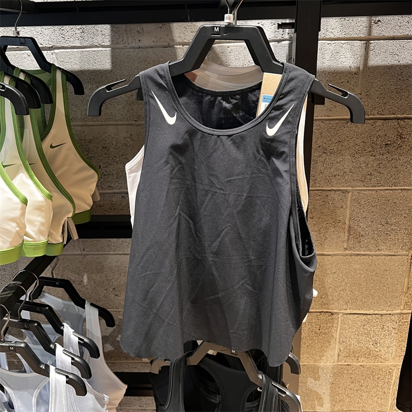 Nike/耐克Dri-FIT女士圆领透气运动跑步背心FN2714-010