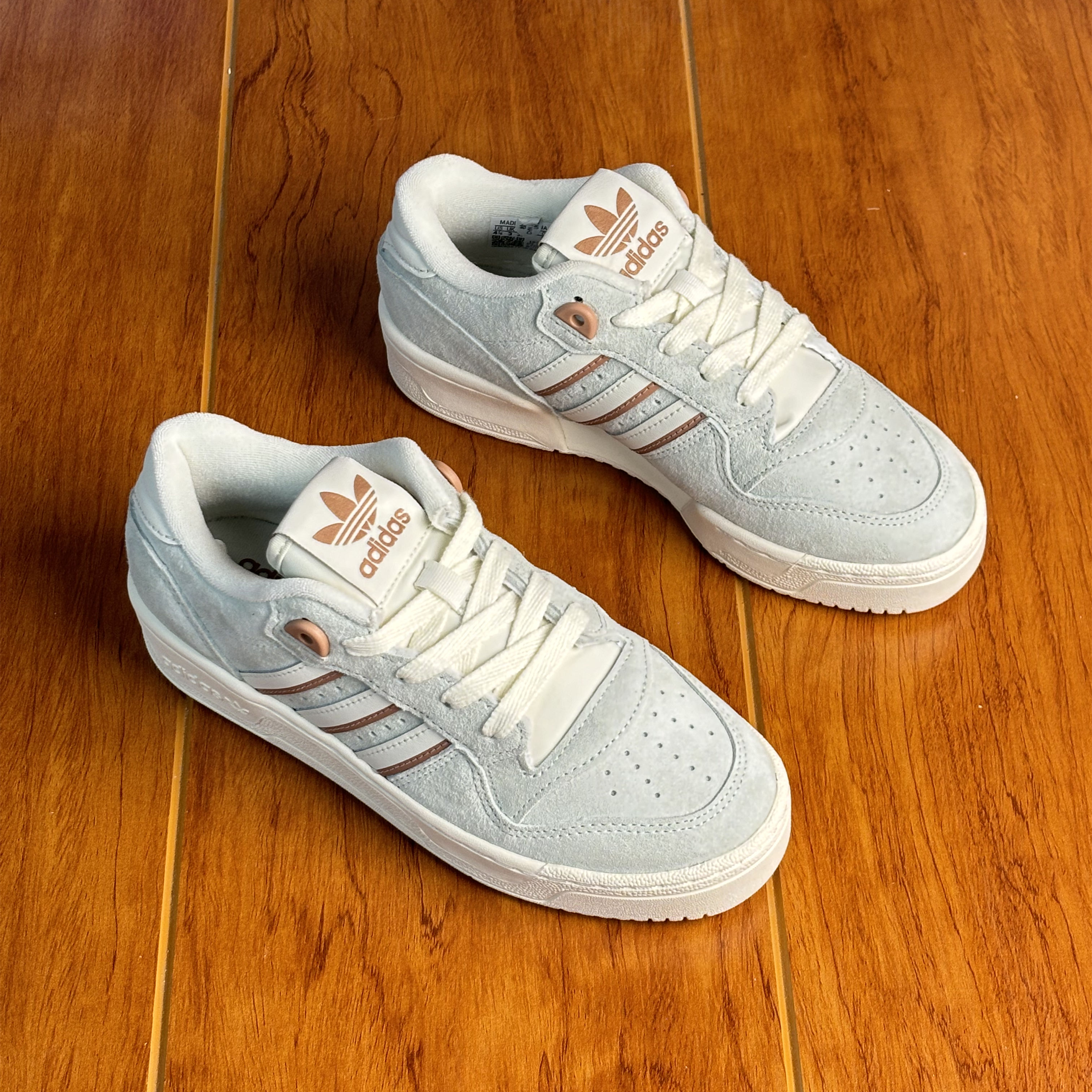 Adidas/阿迪达斯运动休闲板鞋