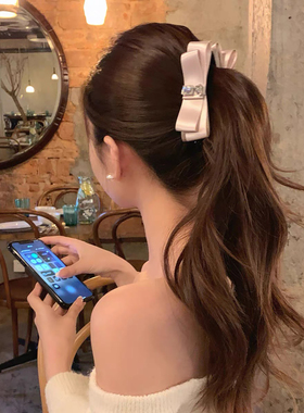 韩系水钻蝴蝶结缎面香蕉夹百搭