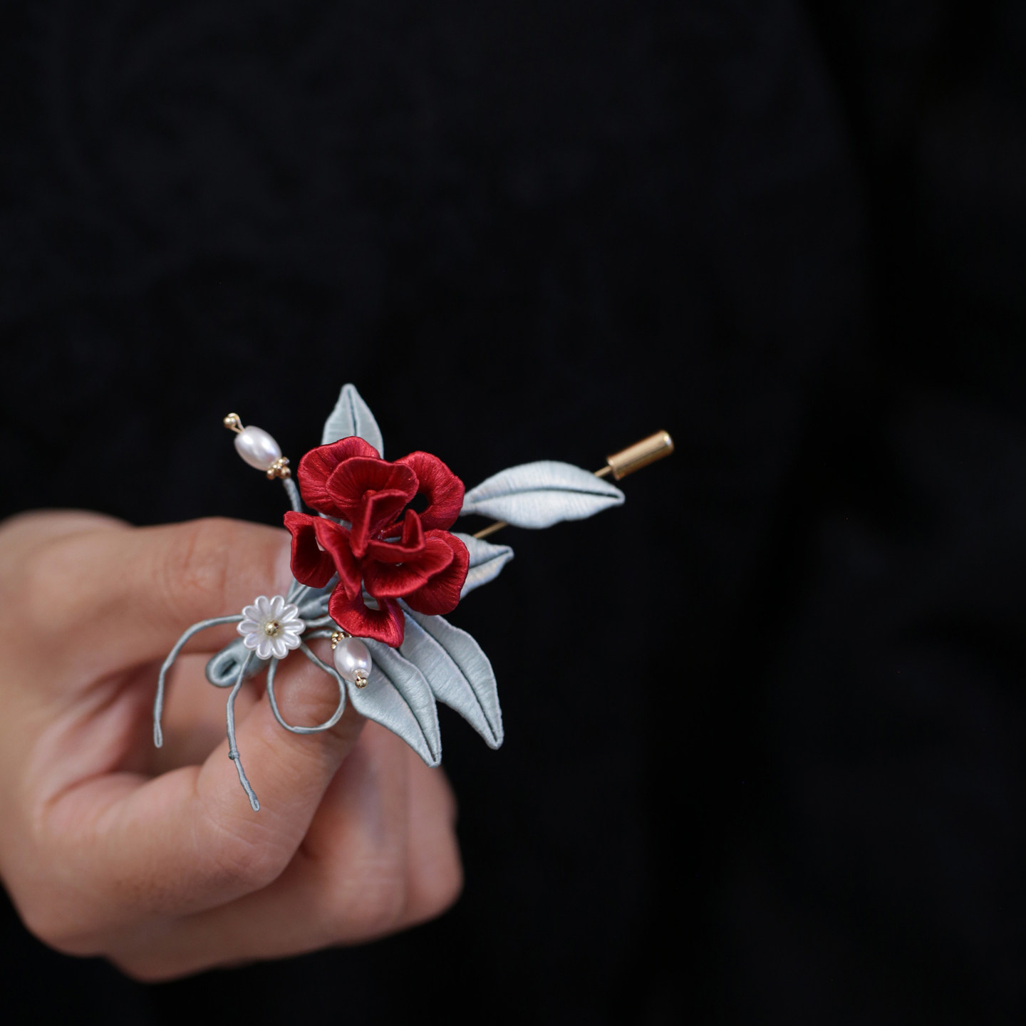 玫瑰花胸针配旗袍结婚用胸花红色毛衣别针不扎人缠花扣针衣服配饰