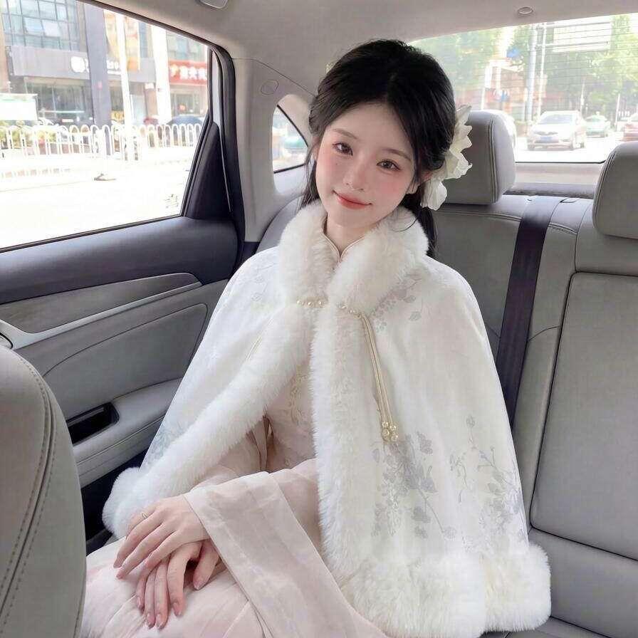 新中式白色毛绒斗篷披肩女加绒加厚保暖外搭毛领披风