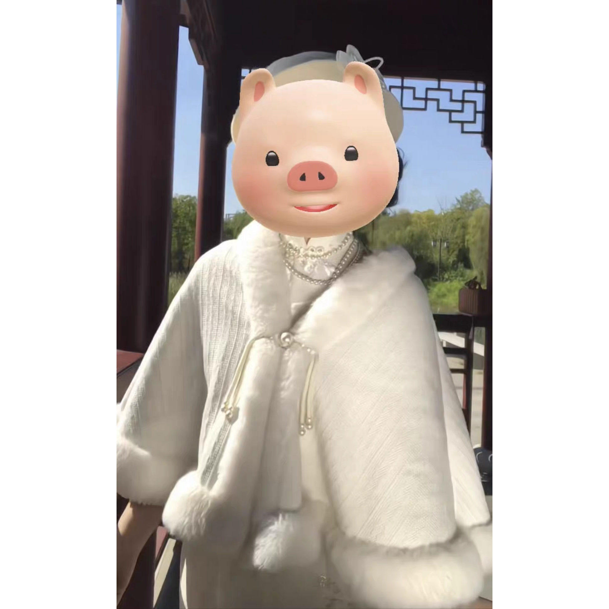 白色毛绒披肩式针织开衫女加厚保暖千金风外搭绝美