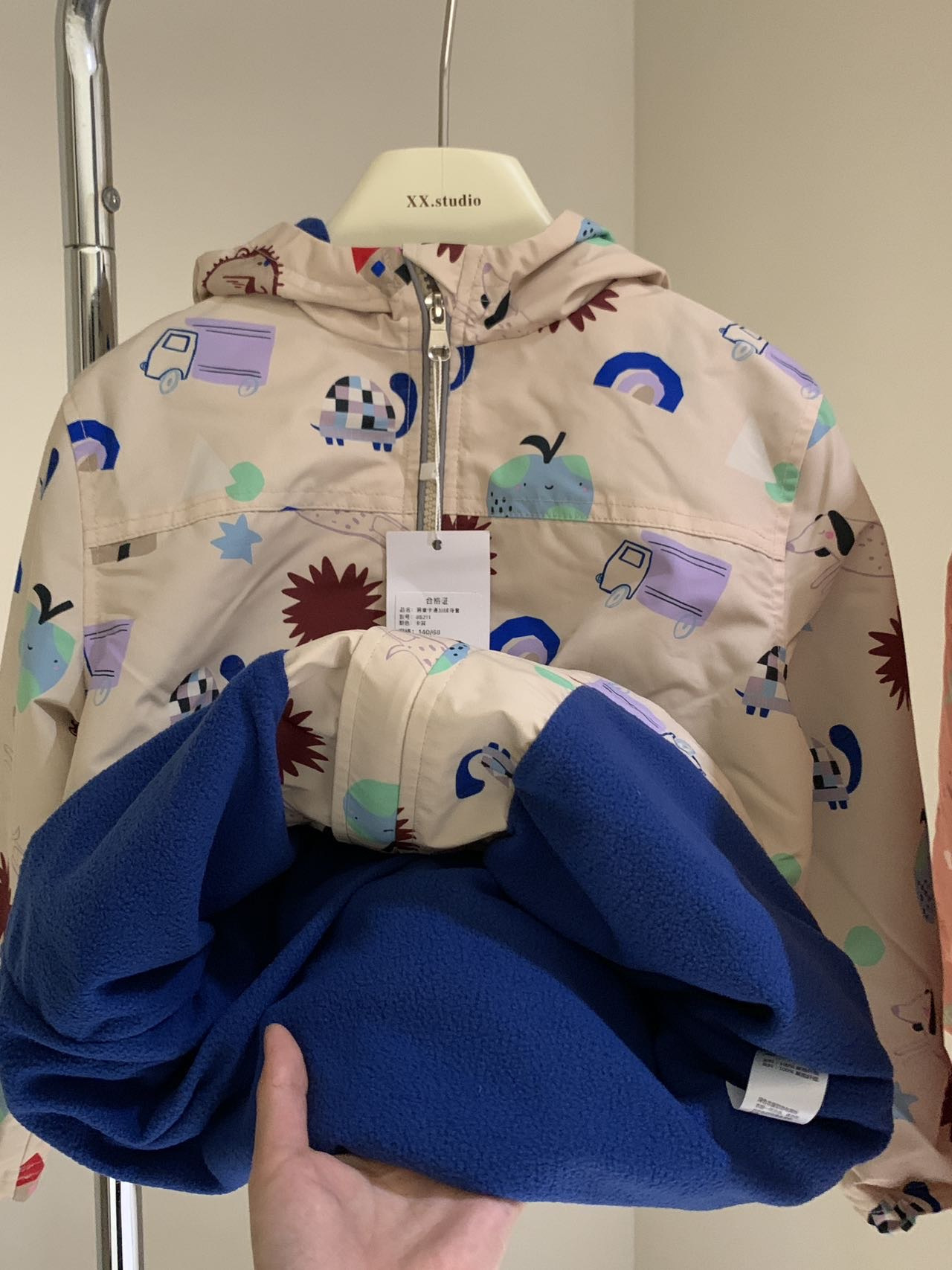 男童初春季薄绒冲锋衣外套连帽防风防水帅气满印卡通拉链夹克包邮