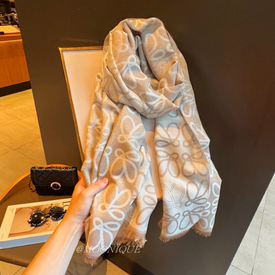高端时尚金丝老花纹杏色双拼白色流苏边大号早秋披肩女款亲肤围巾