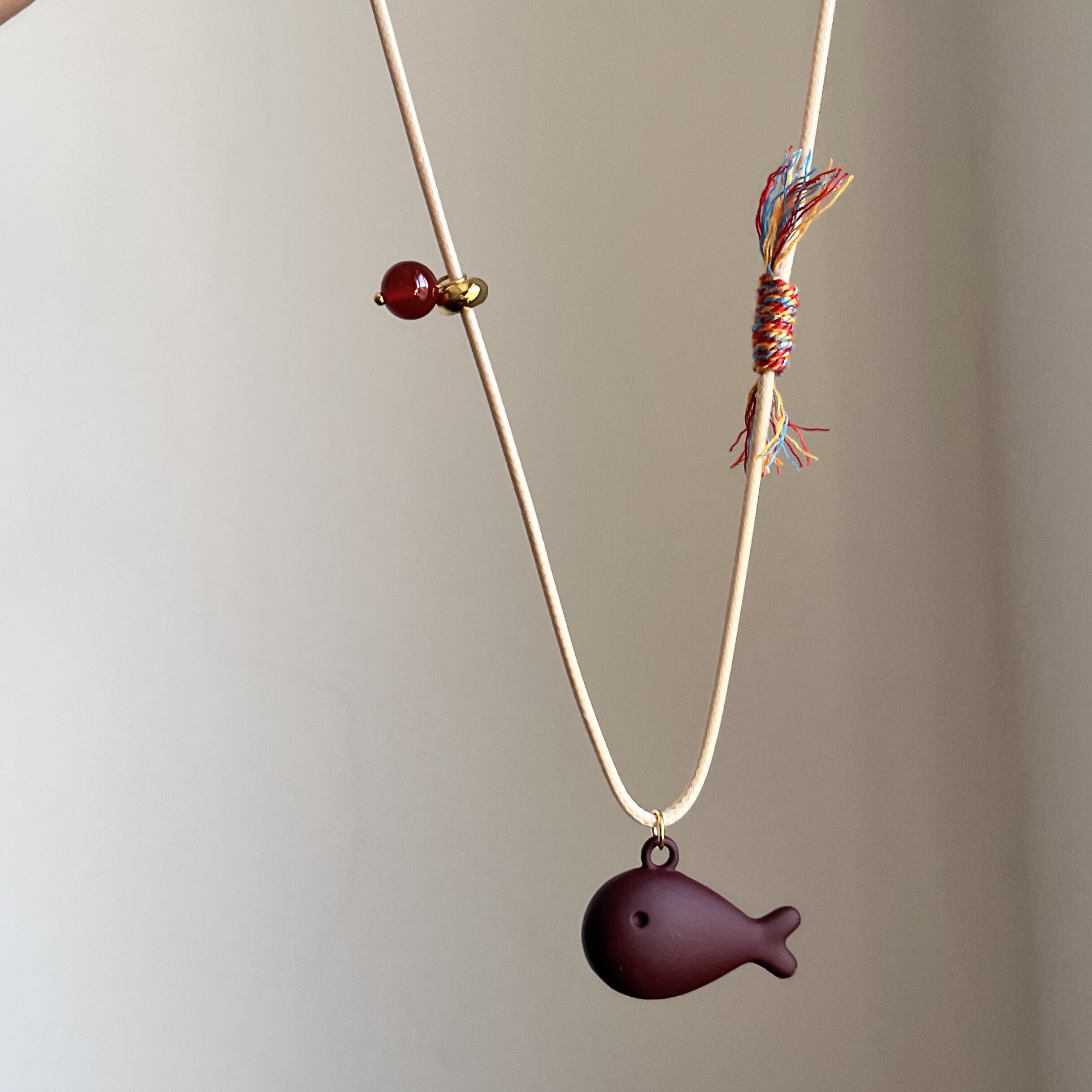 简约复古小鱼吊坠项链民族风彩色编织绳长款毛衣链小众高级感配饰