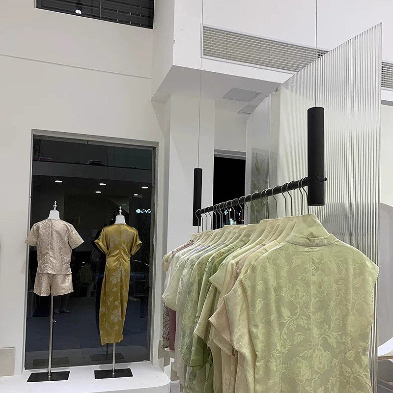 服装店吊架婚纱架女装店吊杆黑色钢丝绳高低调节挂衣架子吊顶悬挂图片