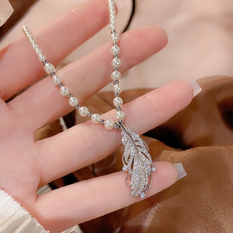 欧美秋冬精致时尚锆石羽毛吊坠珍珠项链个性轻奢百搭感锁骨链