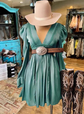 新款 2025欧美 独立站 国际站 亚马逊 长袖V领 连衣裙 绿色 印珠