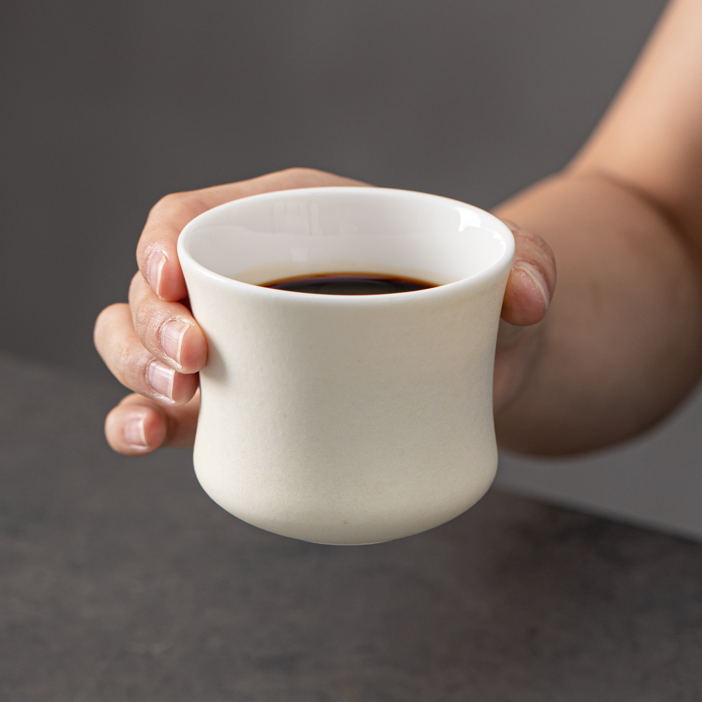 德化2025年新款精致高颜值的简约便携小号蜜蜡黄陶瓷杯子水杯茶杯