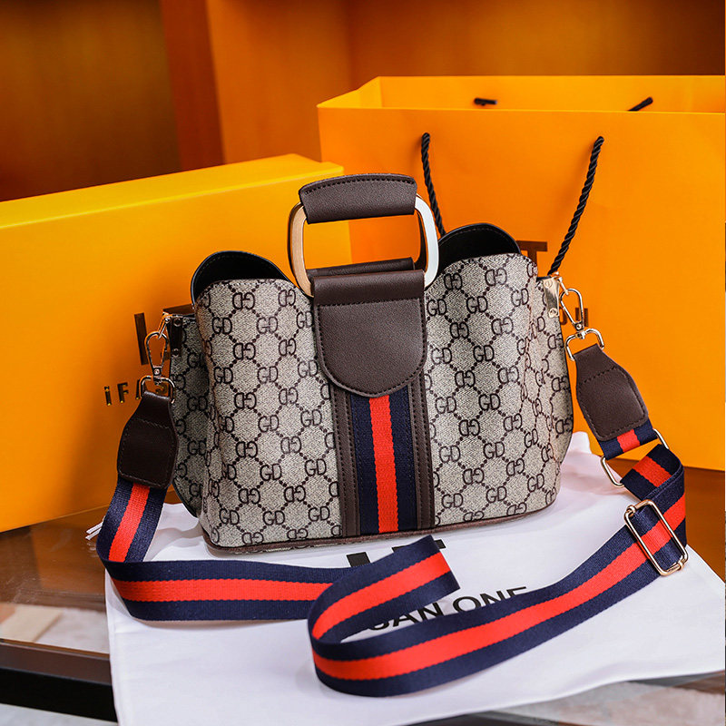 包包新款2020时尚高级感单肩斜挎包大容量女洋气秋冬ins水桶包潮