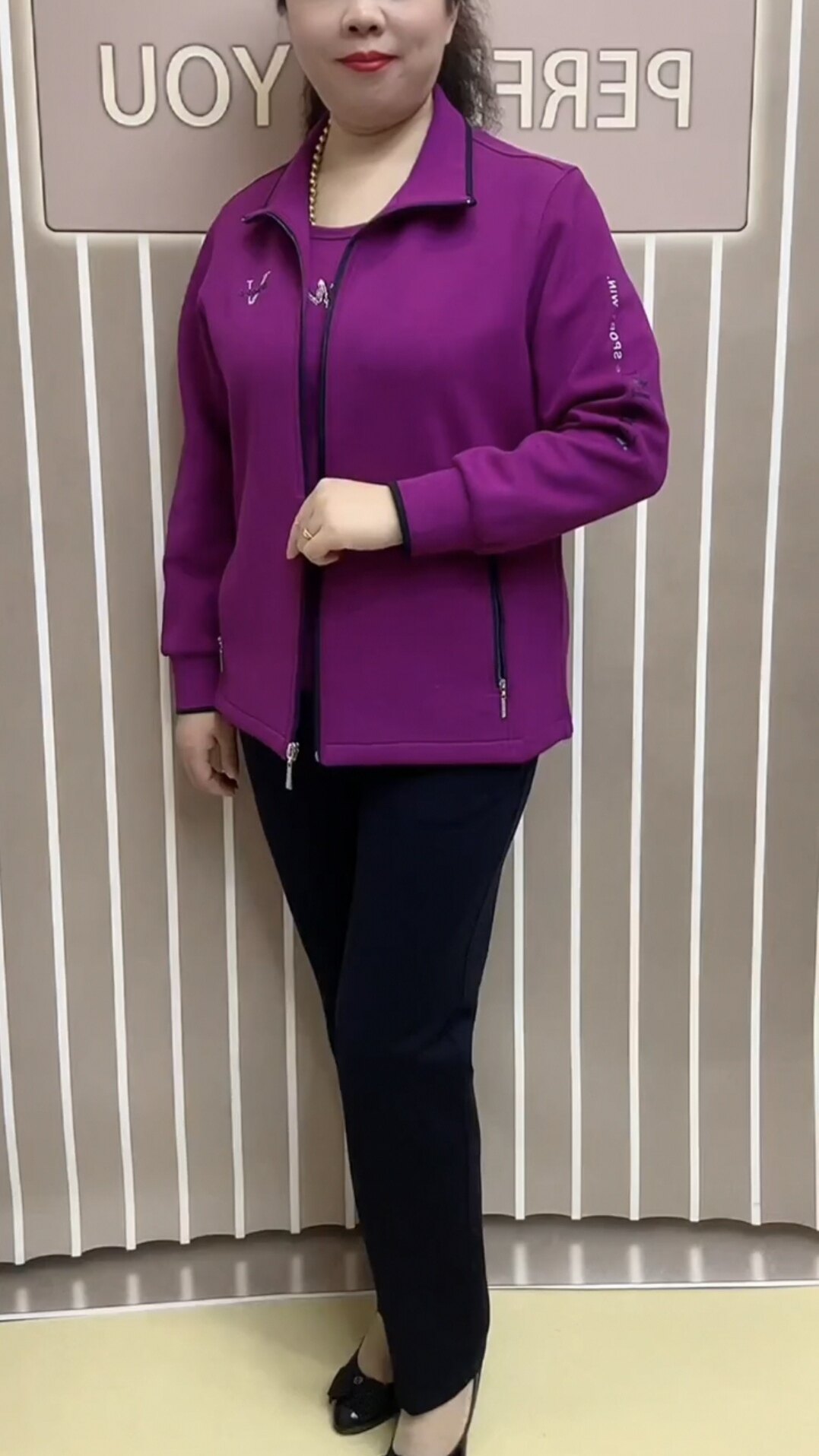 中老年女装运动服套装2023新款中年女春秋大码外套妈妈春装三件套