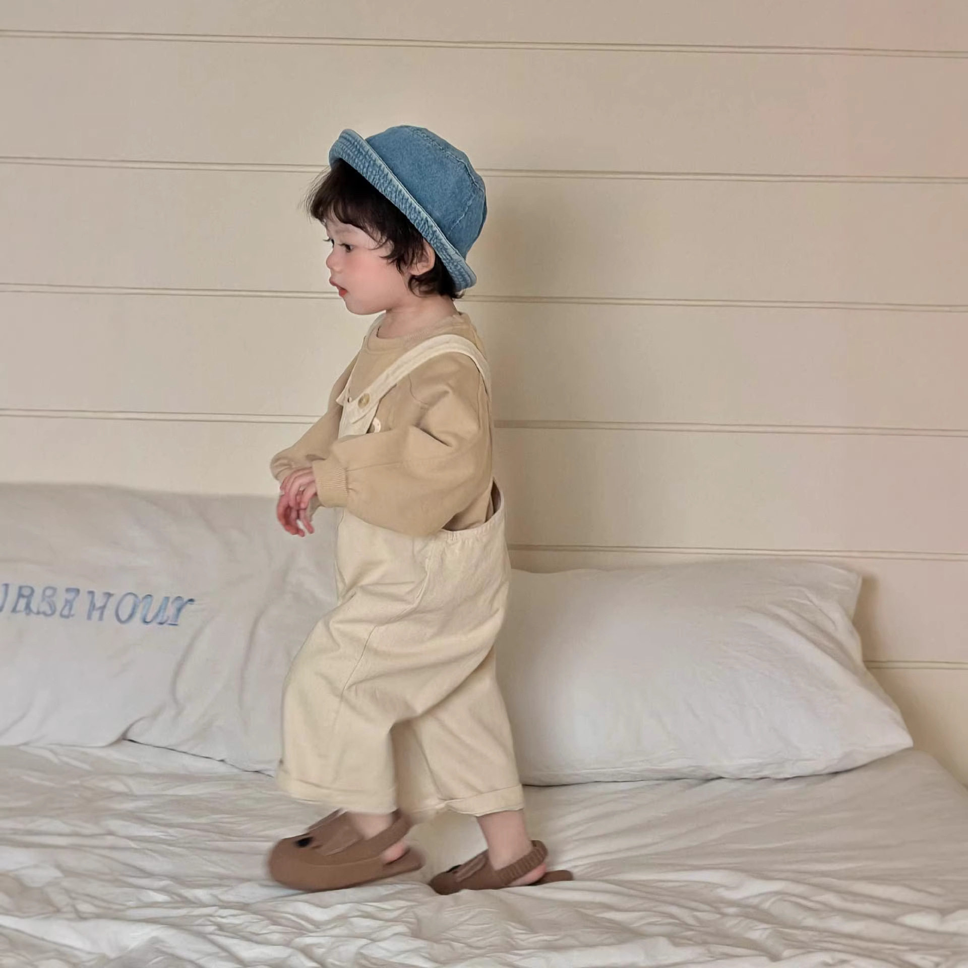 宝宝春装2026新款韩版童装儿童春季衣服男童长袖T恤衫背带裤套装