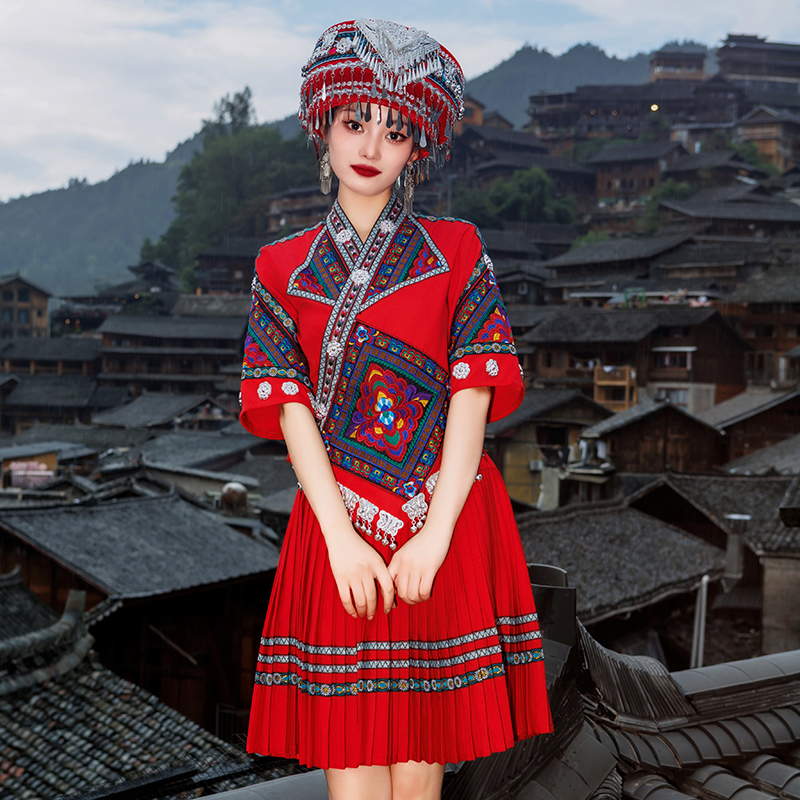 苗族服装女贵州苗寨衣服