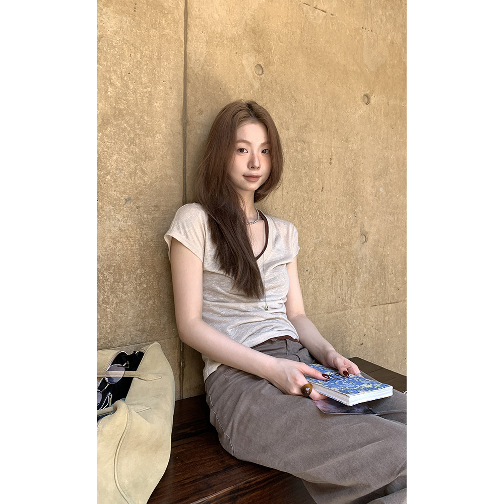 Hellooo Eat эластичная приталенная футболка с V-образным вырезом из полиэстера и льна