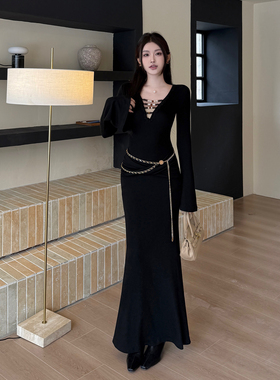instunning纯欲风黑色v领长袖连衣裙女秋季针织包臀裙气质长裙子