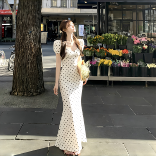 INSTUNNING 法式复古白色波点连衣裙女性感v领收腰包臀裙气质长裙