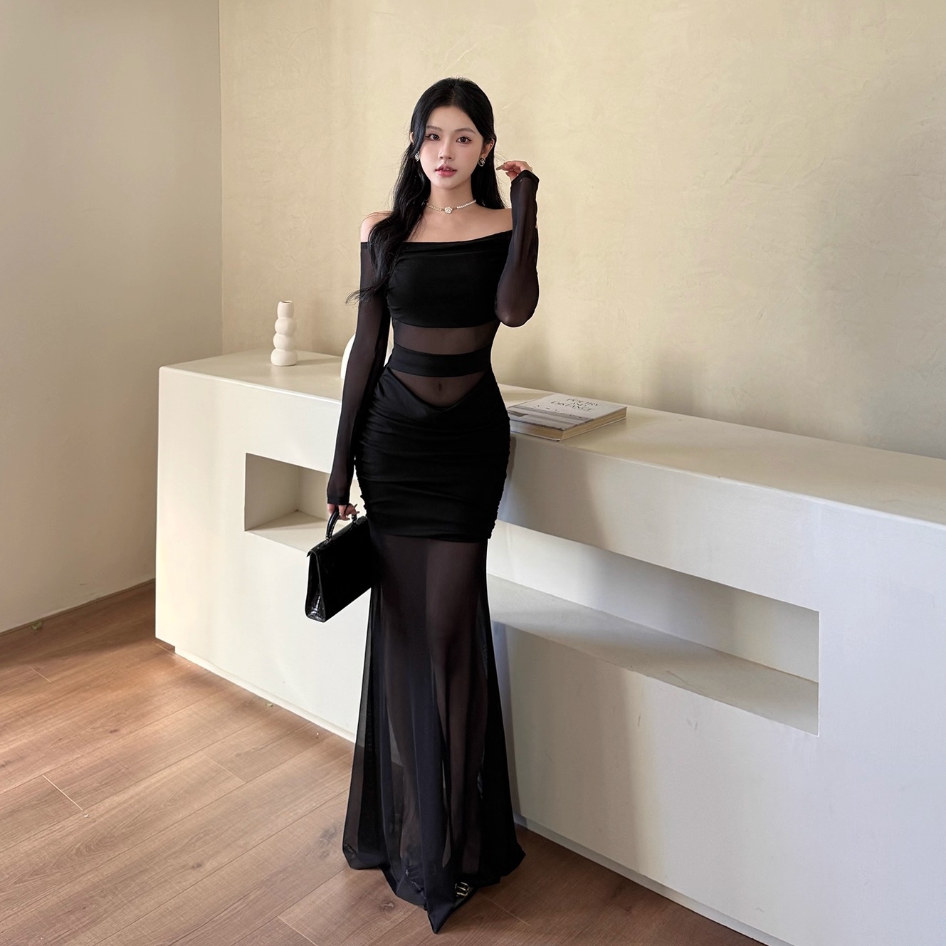 性感辣妹一字肩网纱长袖连衣裙女2025新款包臀长裙子秋季流行风格