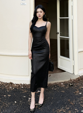 御姐显瘦黑色吊带皮裙女秋季新款修身连衣裙开叉高级感复古包臀裙