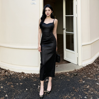 御姐显瘦黑色吊带皮裙