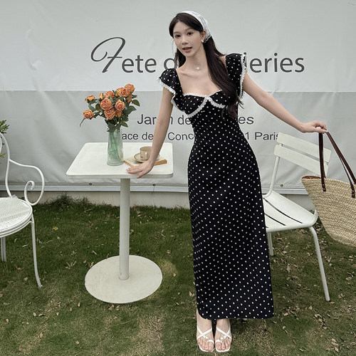 法式气质飞飞袖方领连衣裙