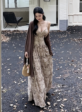 早春夏棕色连衣裙女2026新款新中式复古印花裙披肩外穿两件套装