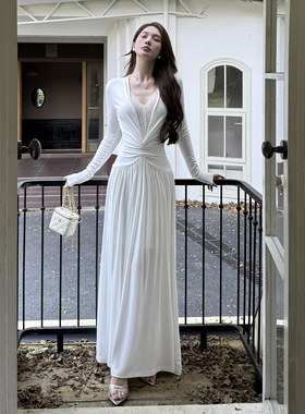 法式复古蕾丝拼接V领白色长袖连衣裙女2025早秋新款性感包臀裙子