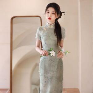 二小姐旗袍｜绿色素雅旗袍春夏新款提花圆襟中长款旗袍