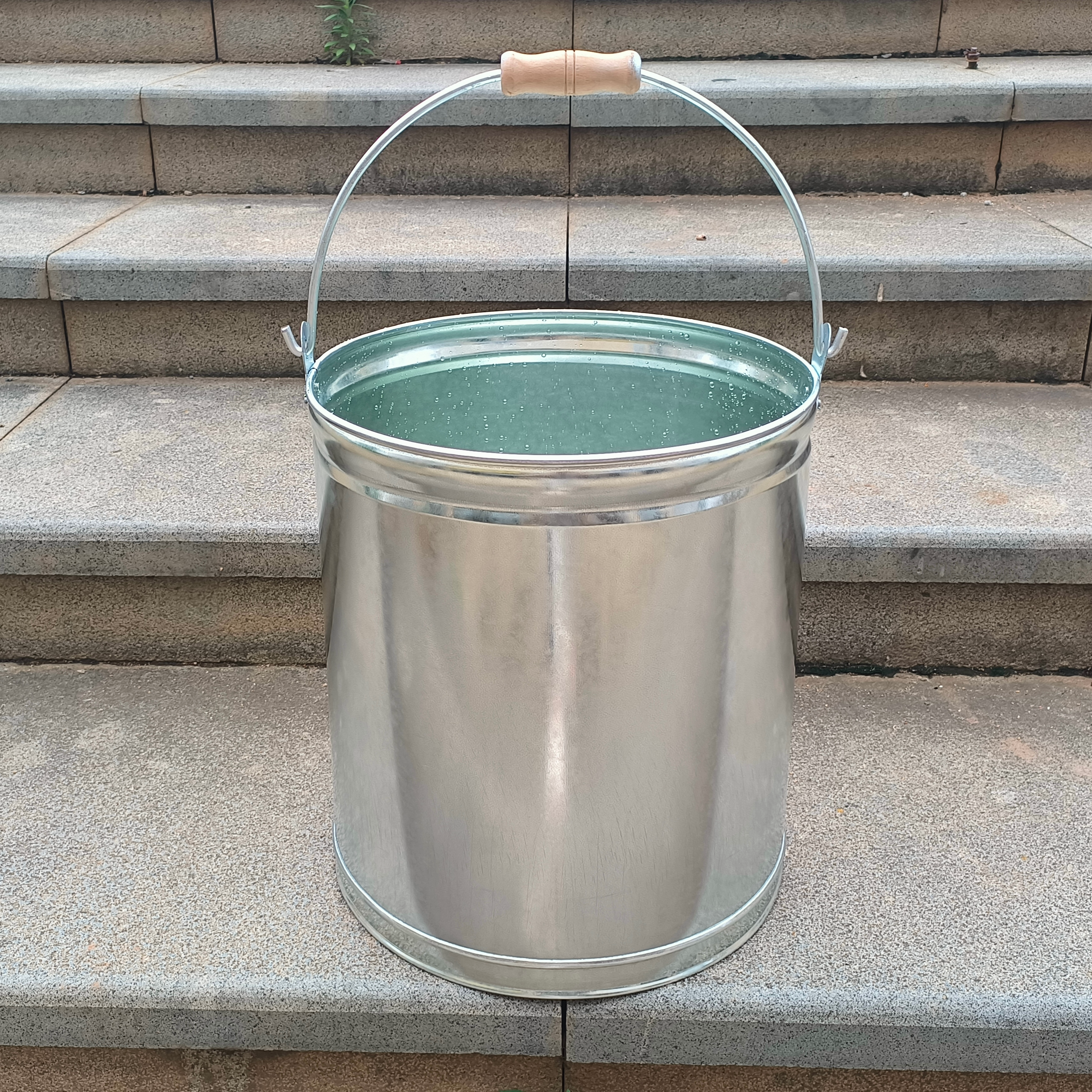 特大号木把提手水桶加厚家用铁水桶老式铁桶油桶手提式白铁皮水桶