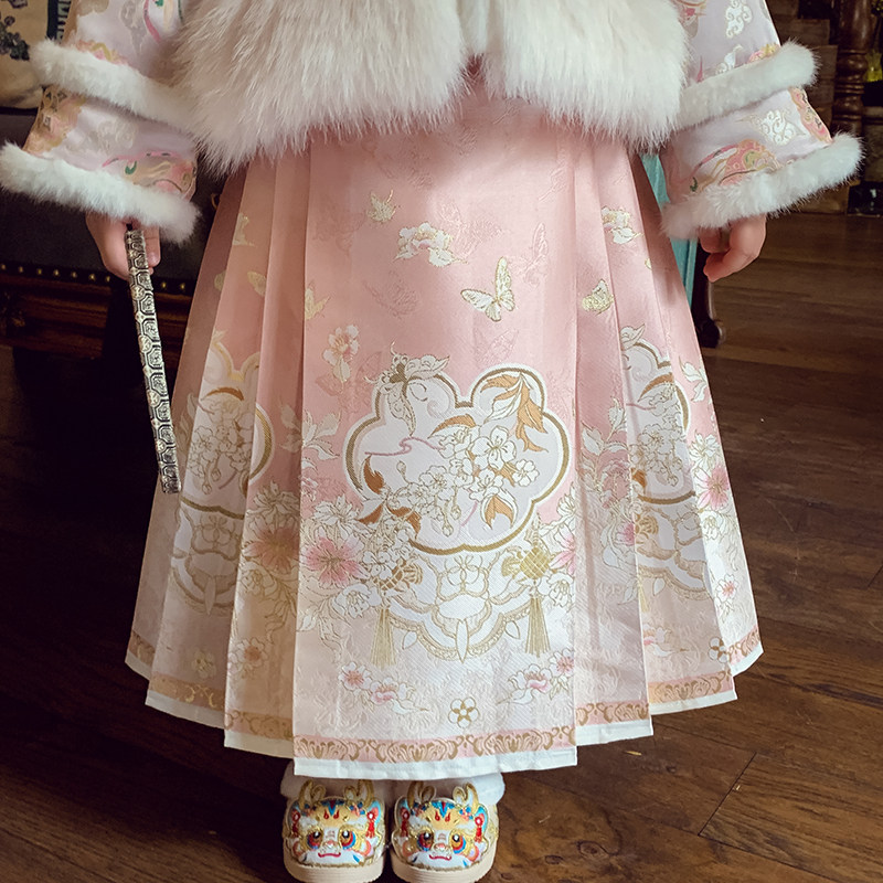 冬款新中式刺绣马面裙