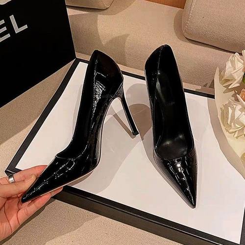 鳄鱼纹黑色高跟鞋女细跟2025新款