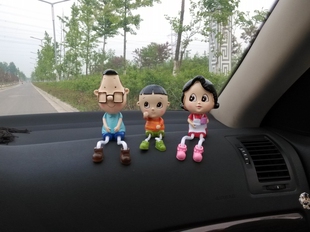 汽车摆件创意三口之家大头儿子树脂吊脚公仔内装饰品汽车树脂摆件