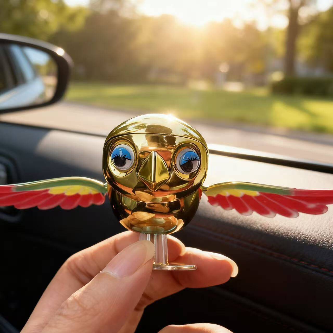 可爱车载飞鸟摆件车顶装饰品翅膀会煽动仿真小鸟玩偶抖音同款玩具