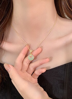 平安扣项链女款轻奢小众和田玉吊坠2023新款爆款设计感高级锁骨链