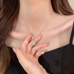 平安扣项链女款轻奢小众和田玉吊坠2023新款爆款设计感高级锁骨链