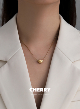 樱桃失焦金色豆豆钛钢项链女小众不掉色锁骨链2024新款高级感配饰
