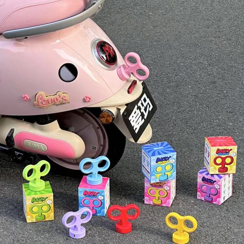 发条电动车装饰可旋转可发光九号雅迪爱玛电瓶车尾部装饰可爱配饰