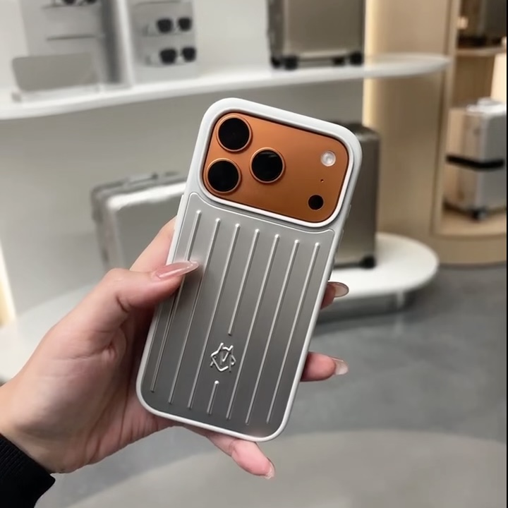 适用于大牛&日默瓦苹果17promax钛金色手机壳 行李箱iphone17pro磁吸手机壳保护套新款时尚特别版保护套