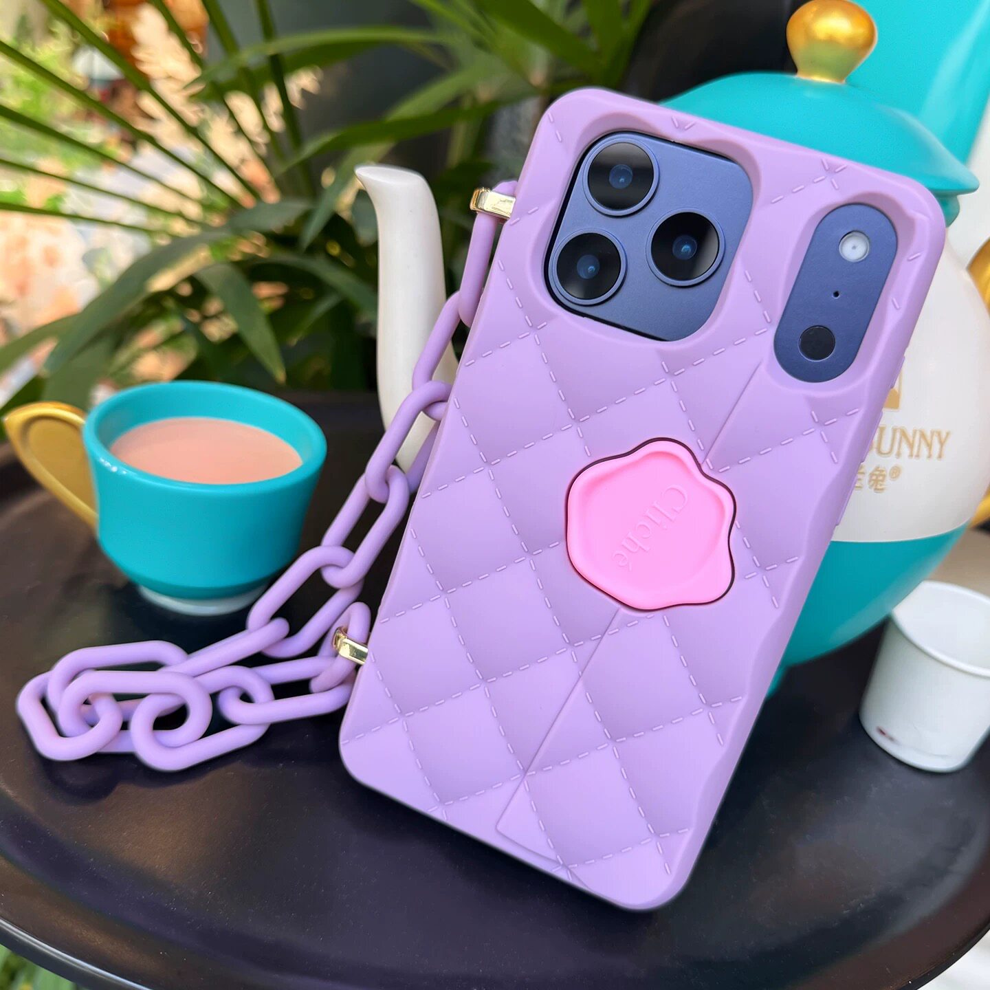 Candies手机壳 适用iPhone17/pro/MAX 女新款 高级硅胶防摔ins手提带斜小香风 名媛软硅胶秋冬苹果保护套