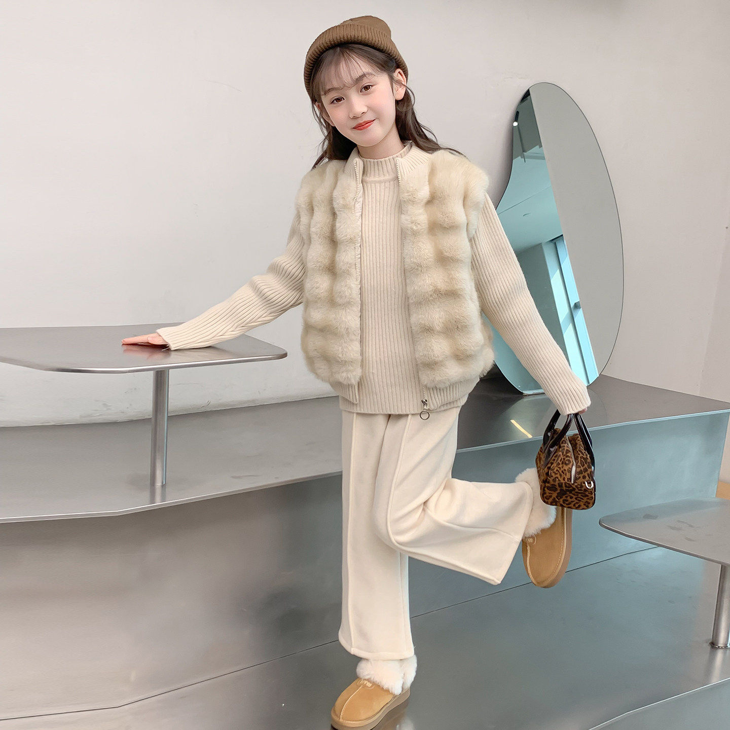 女童套装2025新款冬装儿童洋气加厚爆款小香风加厚女孩冬季三件套
