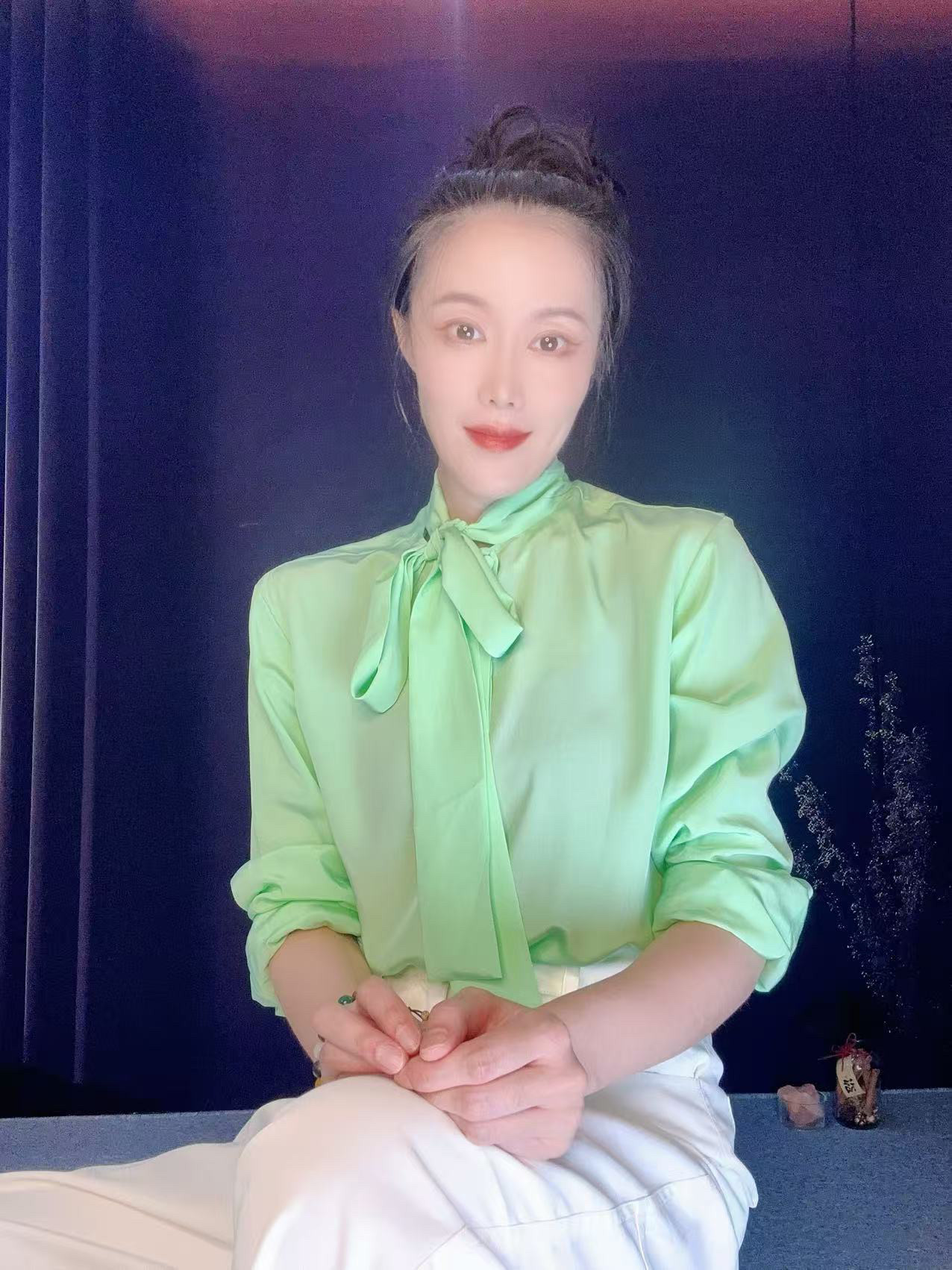 蘑菇英国代  男款 青草绿色领口飘带衬衫