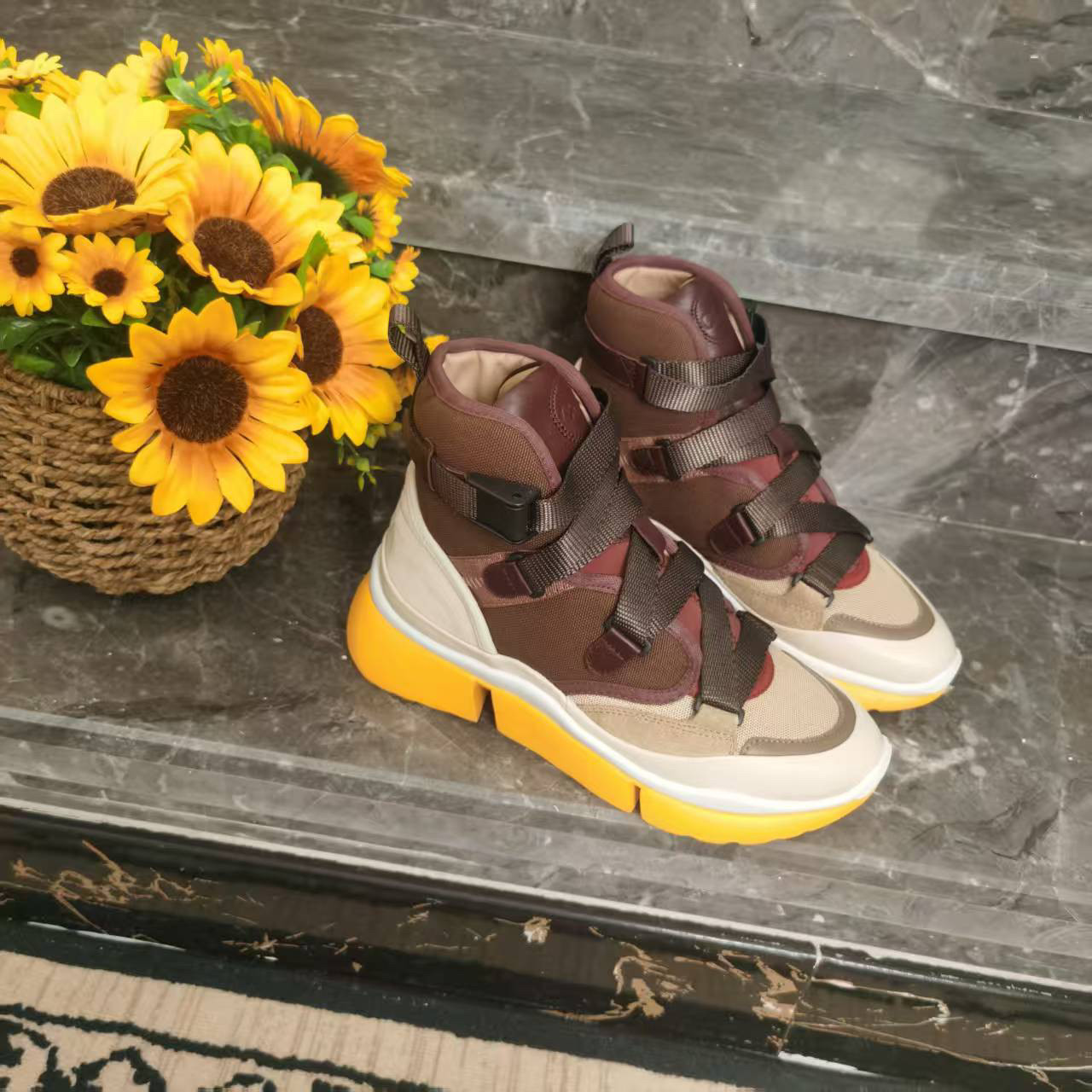 蘑菇英国代 卡其色拼色高帮休闲鞋 36码