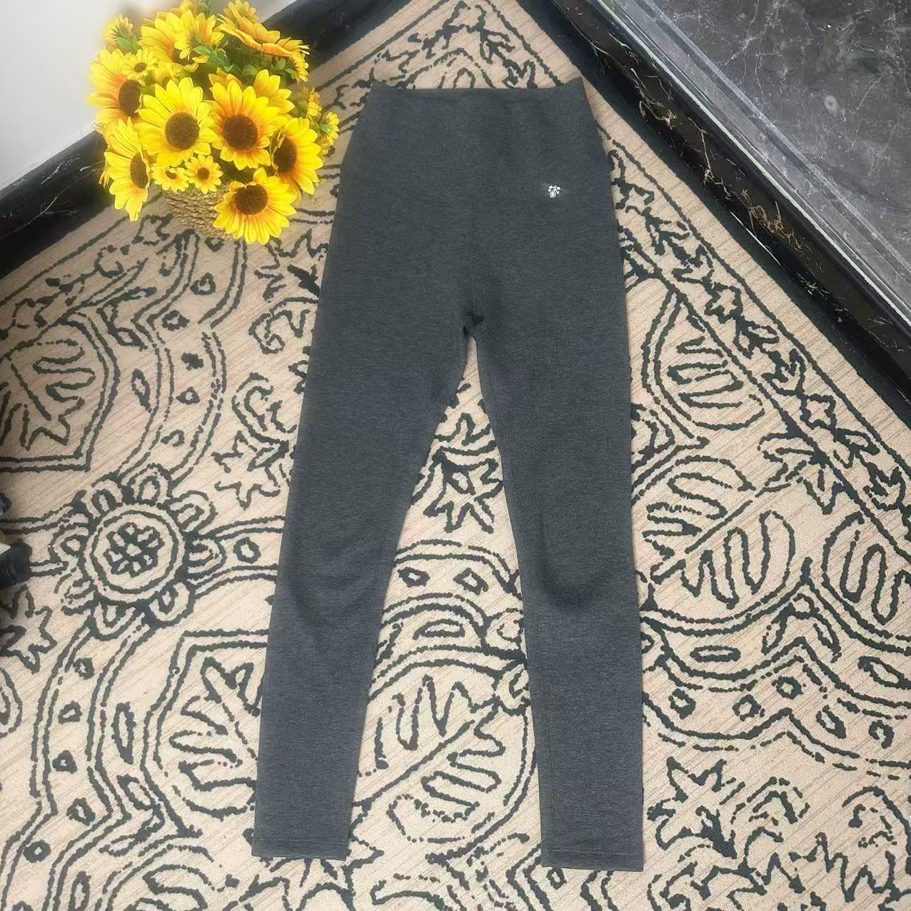 蘑菇英国代 TYZHURA 25新款 灰色黑色 重工水钻羊绒混纺修身裤