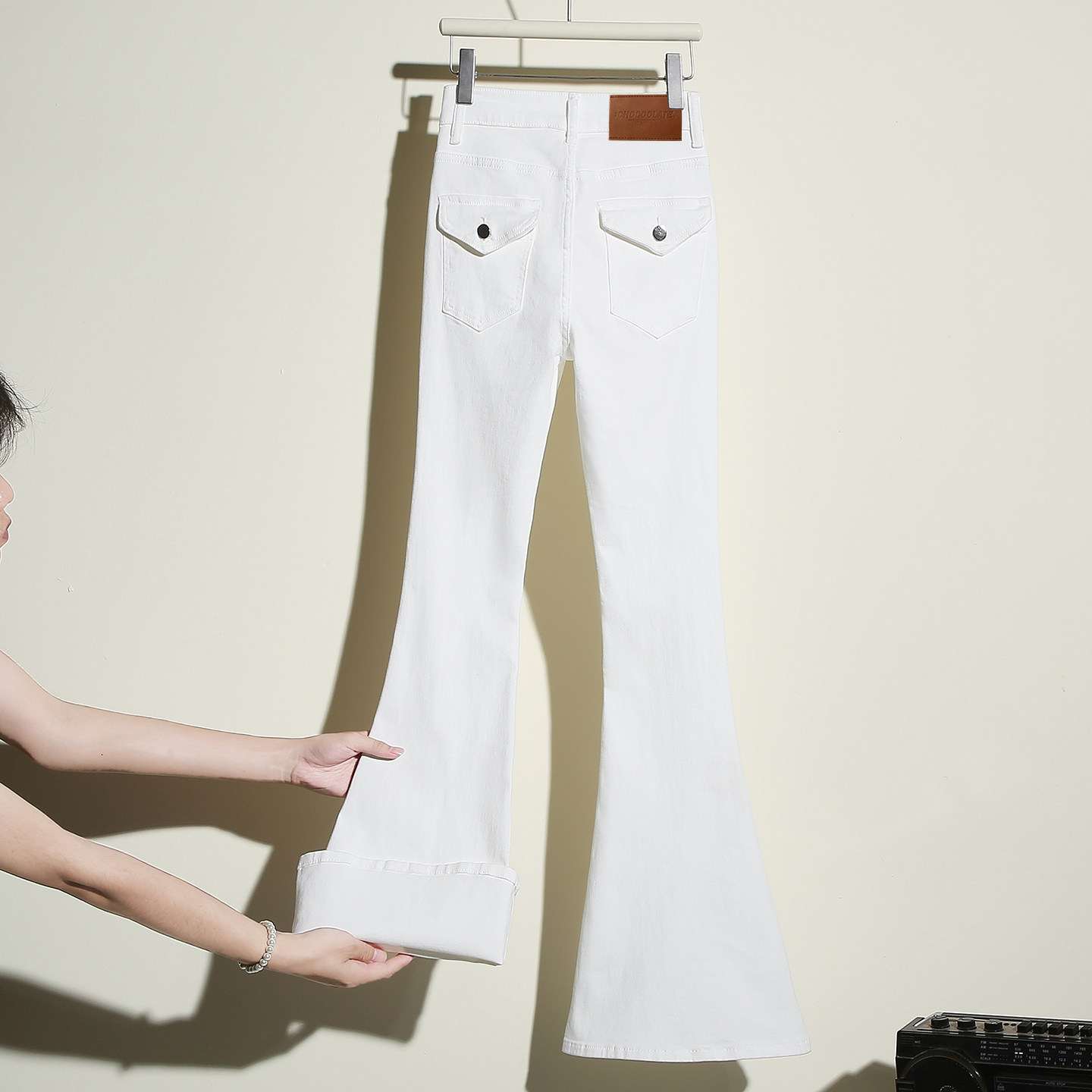 it :CHOCOOLATE白色复古紧身微喇牛仔裤女高腰修身显瘦弹力喇叭裤