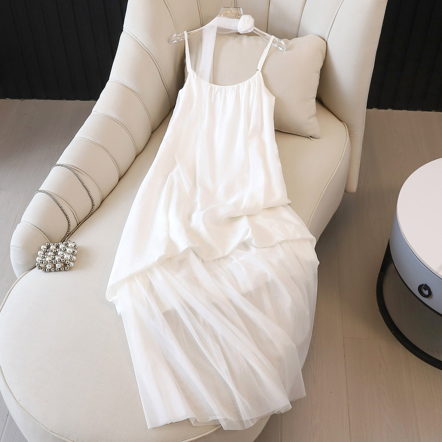 it :CHOCOOLATE法式白色吊带连衣裙女无袖A字裙收腰修身气质长裙