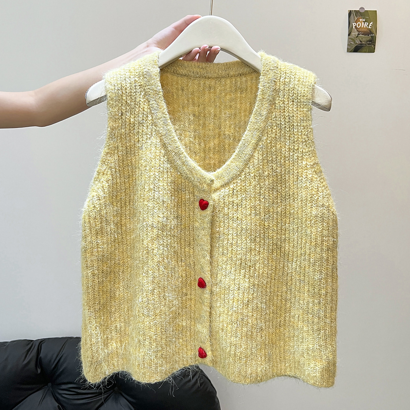 多巴胺黄色爱心纽扣针织马甲女