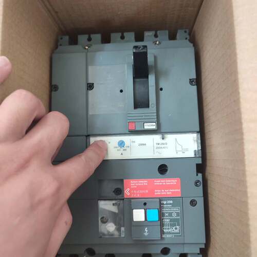 可议价CVS250F塑壳断路器新款产品4P250A漏电保护器